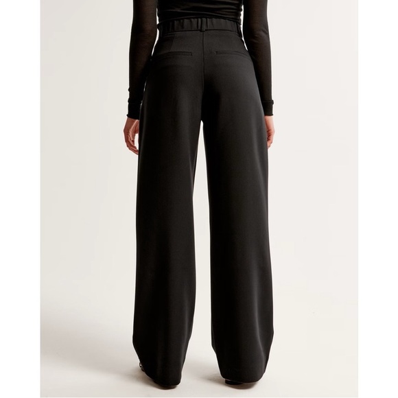 Abercrombie & Fitch Sloane Tailored Wide Leg Trouser Pant in Black - Picture 3 of 12